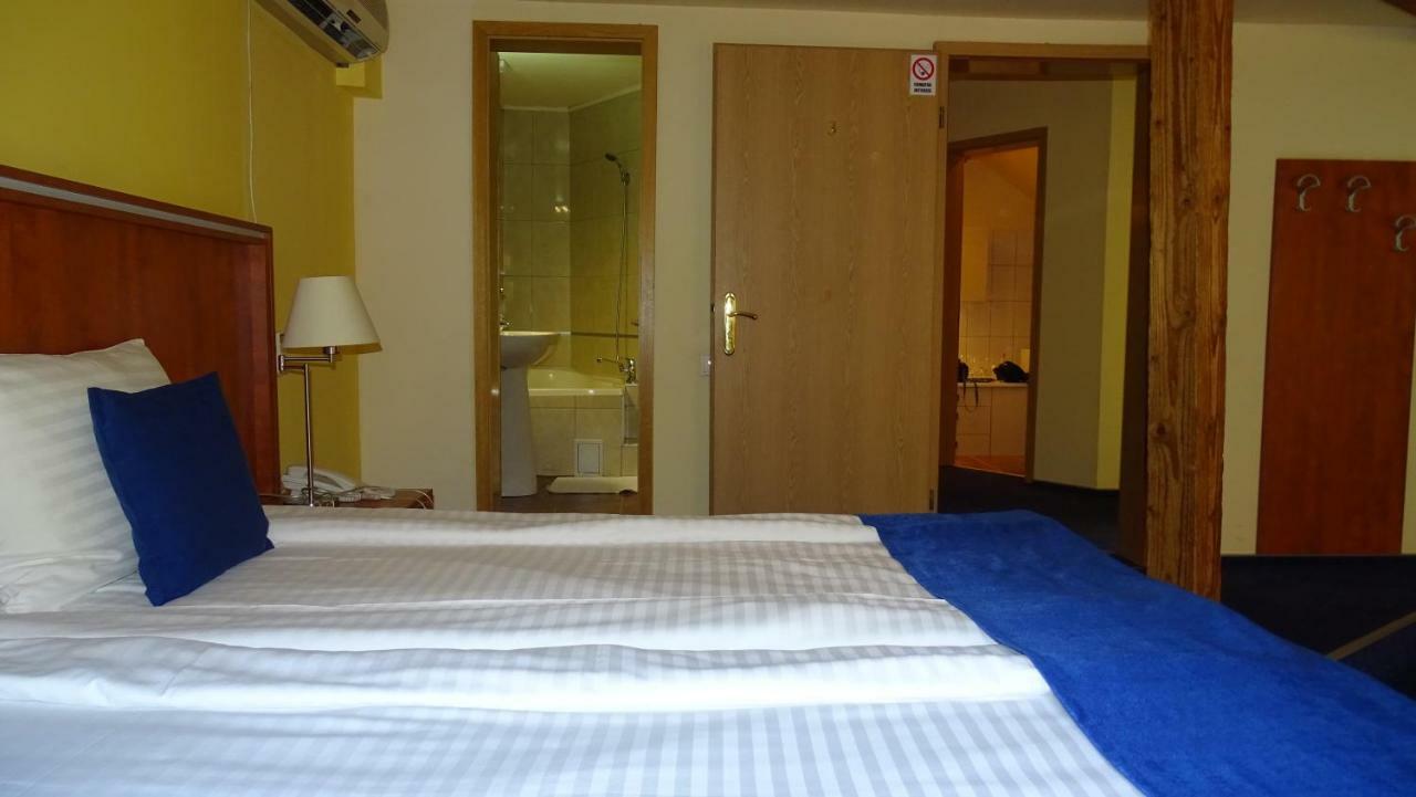 Casa Elysee Hotel Deva Esterno foto