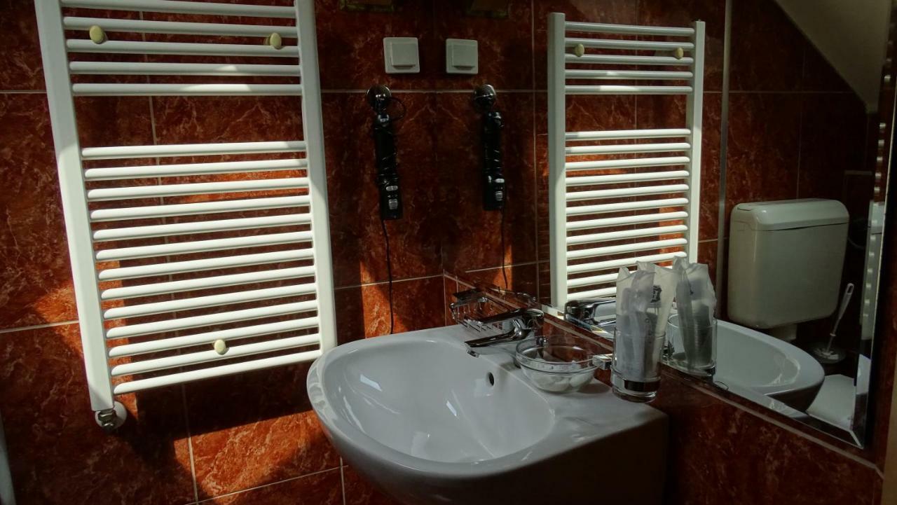 Casa Elysee Hotel Deva Esterno foto