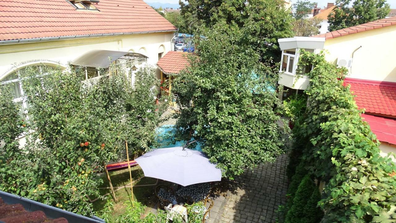 Casa Elysee Hotel Deva Esterno foto
