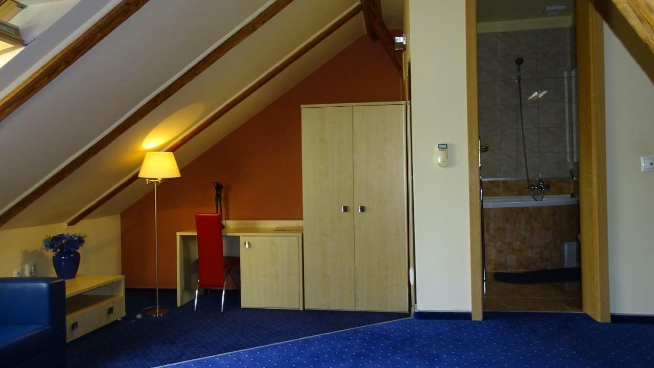 Casa Elysee Hotel Deva Esterno foto